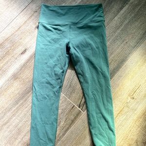 Athleta Elation 7/8 Tight Leggings Gorgeous Green Worn 2x   Like new Small